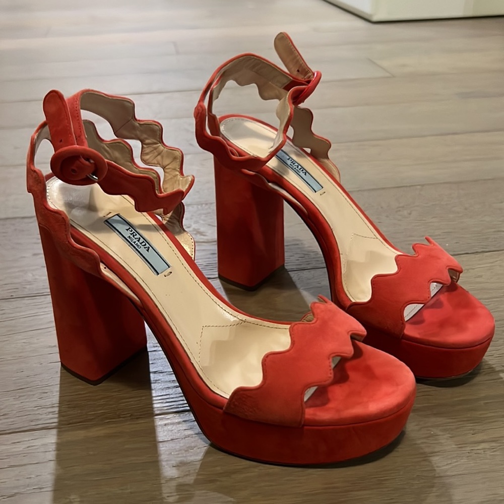 Prada Coral Suede Scalloped Platform Block Heel Sandal 38.5 New in Box